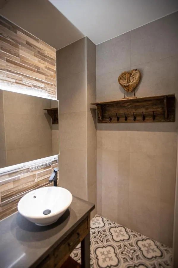Suite 105 Μάαστριχτ 0*,